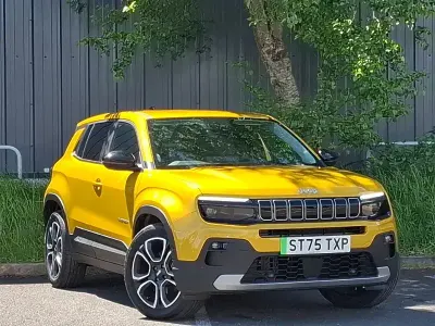 Ny Jeep Avenger Summit 114 kW (156 HK) 2025 Gul SUV