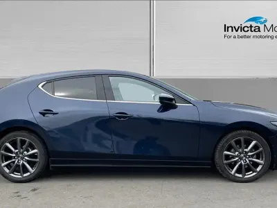 Begagnad Mazda 3 Inclusive 120 HK (88 kW) 2022 Blå Halvkombi