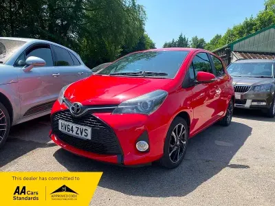 Used Toyota Yaris Sport 99 HP (72 kW) 2015 Red Hatchback