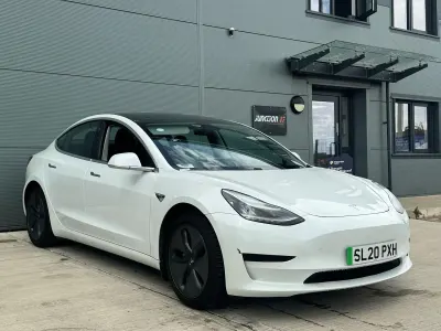 Used Tesla Model 3 Standard Range 239 kW (325 HP) 2020 White Sedan