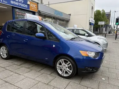 Usado Mitsubishi Colt 2013 Azul Citadino