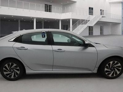 Lunar silver Used 2018 Honda Civic SE Hatchback | £9,975 (Fair price)