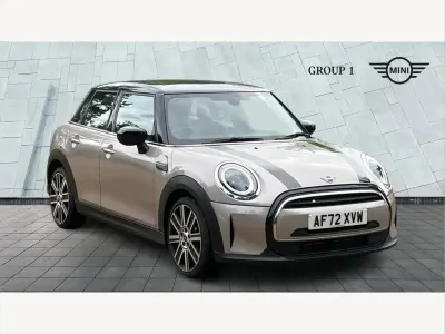 Usado Mini Cooper Exclusive 136 CV (100 kW) 2022 Gris Utilitario