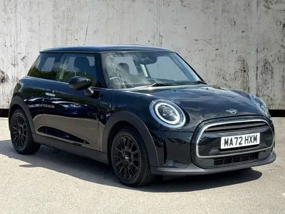 Begagnad Mini Cooper Classic 2022 Svart Halvkombi