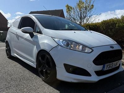 Used Ford Fiesta Sport 95 HP (69 kW) 2013 White Hatchback