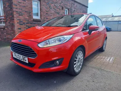 Used Ford Fiesta Titanium 75 HP (55 kW) 2013 Red Hatchback