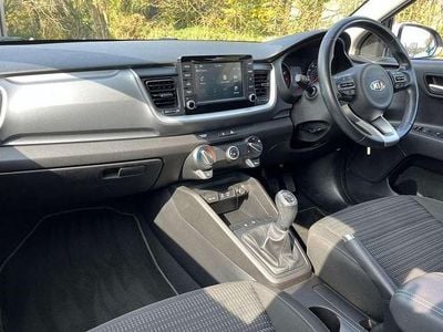 Used Kia Stonic 100 HP (73 kW) 2019 White SUV