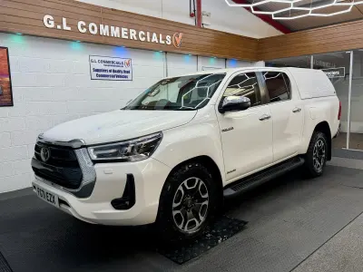 Used Toyota HiLux Luxury 150 HP (110 kW) 2022 White Pickup