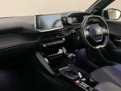 Used Peugeot 208 GT-line 99 HP (72 kW) 2020 White Hatchback