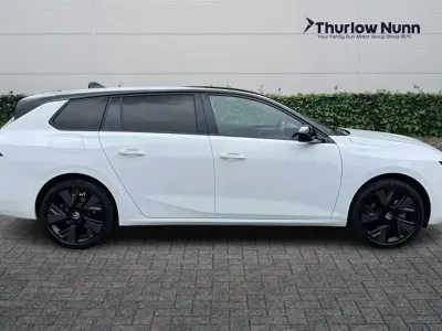 Used Vauxhall Astra 114 kW (156 HP) 2024 White Estate