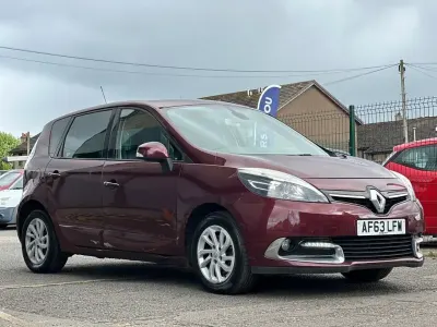Usado Renault Scénic III Dynamique 110 CV (80 kW) 2013 Rojo Monovolumen