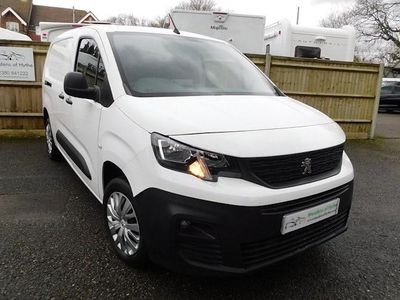 Used Peugeot Partner 102 HP (75 kW) 2021 White MPV