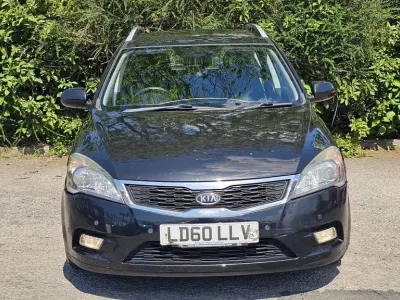 Usado Kia Ceed 126 CV (92 kW) 2010 Negro Utilitario