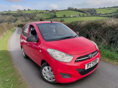 Usado Hyundai i10 Classic 86 HP (63 kW) 2012 Vermelho Citadino