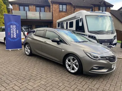 Usado Vauxhall Astra SRi 136 HP (100 kW) 2016 Cinzento Citadino