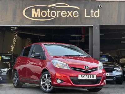 Używany Toyota Yaris Multidrive S 2013 Czerwony Hatchback