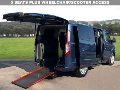 Usado Ford Tourneo Titanium 2018 Azul Monovolume