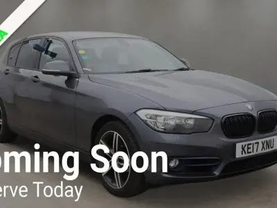 Usado BMW 118 Sport Line 150 CV (110 kW) 2017 Gris Utilitario