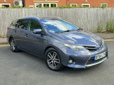 Used Toyota Auris Hybrid