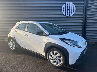 Used Toyota Aygo X X-pure 72 HP (52 kW) 2022 White SUV