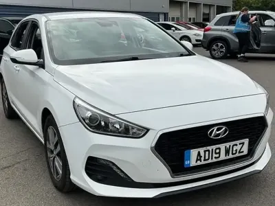 Used Hyundai i30 SE 120 HP (88 kW) 2019 White Hatchback