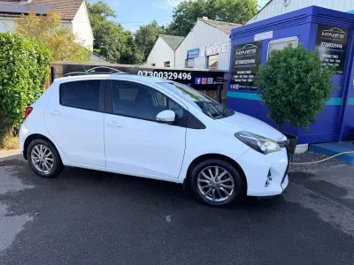 Used Toyota Yaris 69 HP (50 kW) 2016 White Hatchback