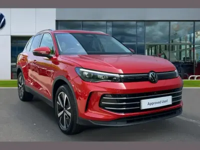New VW Tiguan Elegance 200 HP (147 kW) 2025 Red SUV