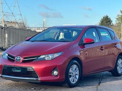 Used 2013 Toyota Auris Hybrid | £6,350 (Fair price)