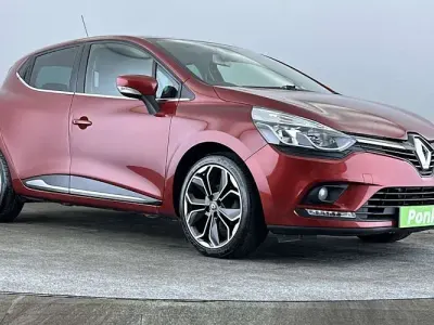 Used Renault Clio Iconic 90 HP (66 kW) 2019 Red Hatchback