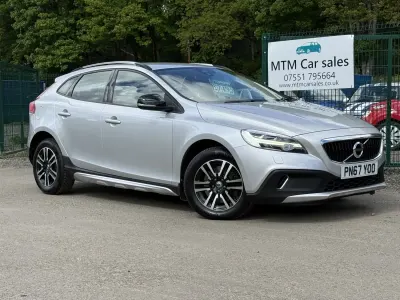 Usado Volvo V40 2017 Plateado Utilitario