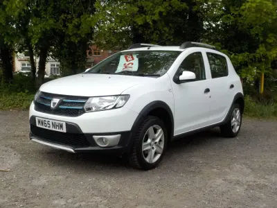 Begagnad Dacia Sandero Lauréate 2015 Vit Halvkombi