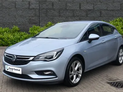 Gebraucht Vauxhall Astra SRi 148 PS (108 kW) 2019 Grau Kleinwagen