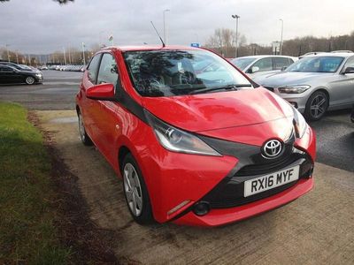 Used Toyota Aygo X-play 68 HP (50 kW) 2016 Red Hatchback