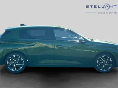 Used Peugeot 308 Allure Premium 129 HP (94 kW) 2023 Green Hatchback
