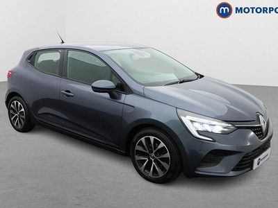 Used Renault Clio V Iconic 90 HP (66 kW) 2022 Hatchback