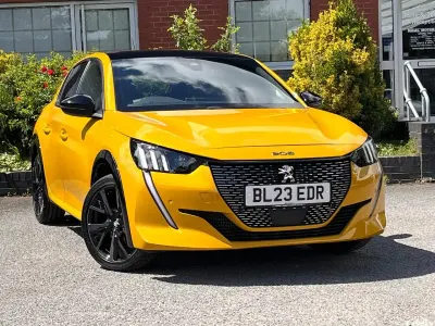 Used Peugeot 208 GT 99 HP (72 kW) 2023 Yellow Hatchback
