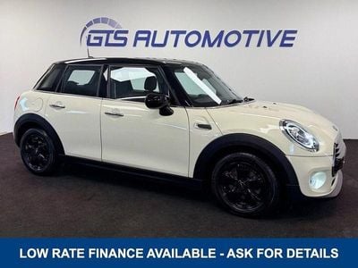 Used Mini Cooper Classic 135 HP (99 kW) 2019 White Hatchback