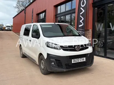 Używany Vauxhall Vivaro 145 KM (106 kW) 2022 Biały Minivan