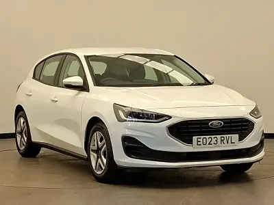 Gebraucht Ford Focus Trend 125 PS (91 kW) 2023 Weiß Kleinwagen