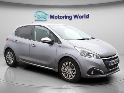 Used Peugeot 208 Signature Sky 82 HP (60 kW) 2019 Grey Hatchback
