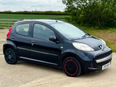 Used Peugeot 107 68 HP (50 kW) 2011 Black Hatchback
