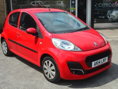 Used Peugeot 107 Active 68 HP (50 kW) 2014 Red Hatchback