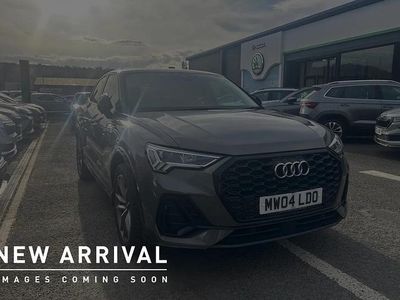 Usado Audi Q3 Black Edition 150 HP (110 kW) 2022 Cinzento SUV