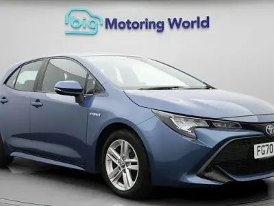 Used Toyota Corolla 122 HP (89 kW) 2020 Blue Hatchback