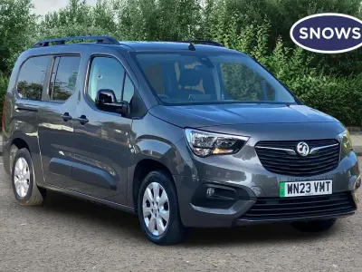 Second-hand Vauxhall Combo Design Edition 100 kW (136 CP) 2023 Gri Monovolum