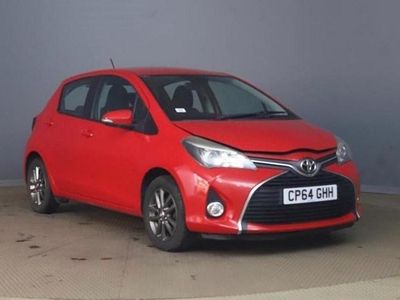 Used Toyota Yaris 99 HP (72 kW) 2015 Red Hatchback