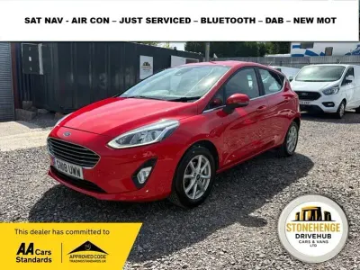 Used Ford Fiesta Zetec 101 HP (74 kW) 2018 Red Hatchback