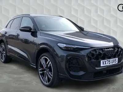 Usado Audi Q5 Advanced 204 HP (150 kW) 2025 Cinzento SUV