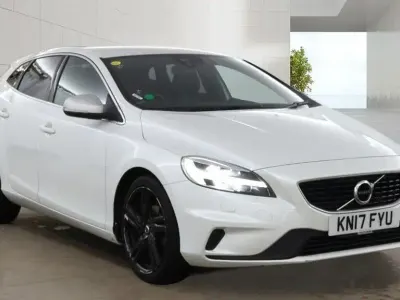 Gebraucht Volvo V40 R-Design Pro 120 PS (88 kW) 2017 Weiß Kleinwagen