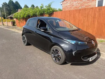 Used Renault Zoe Signature 67 kW (92 HP) 2017 Black Hatchback